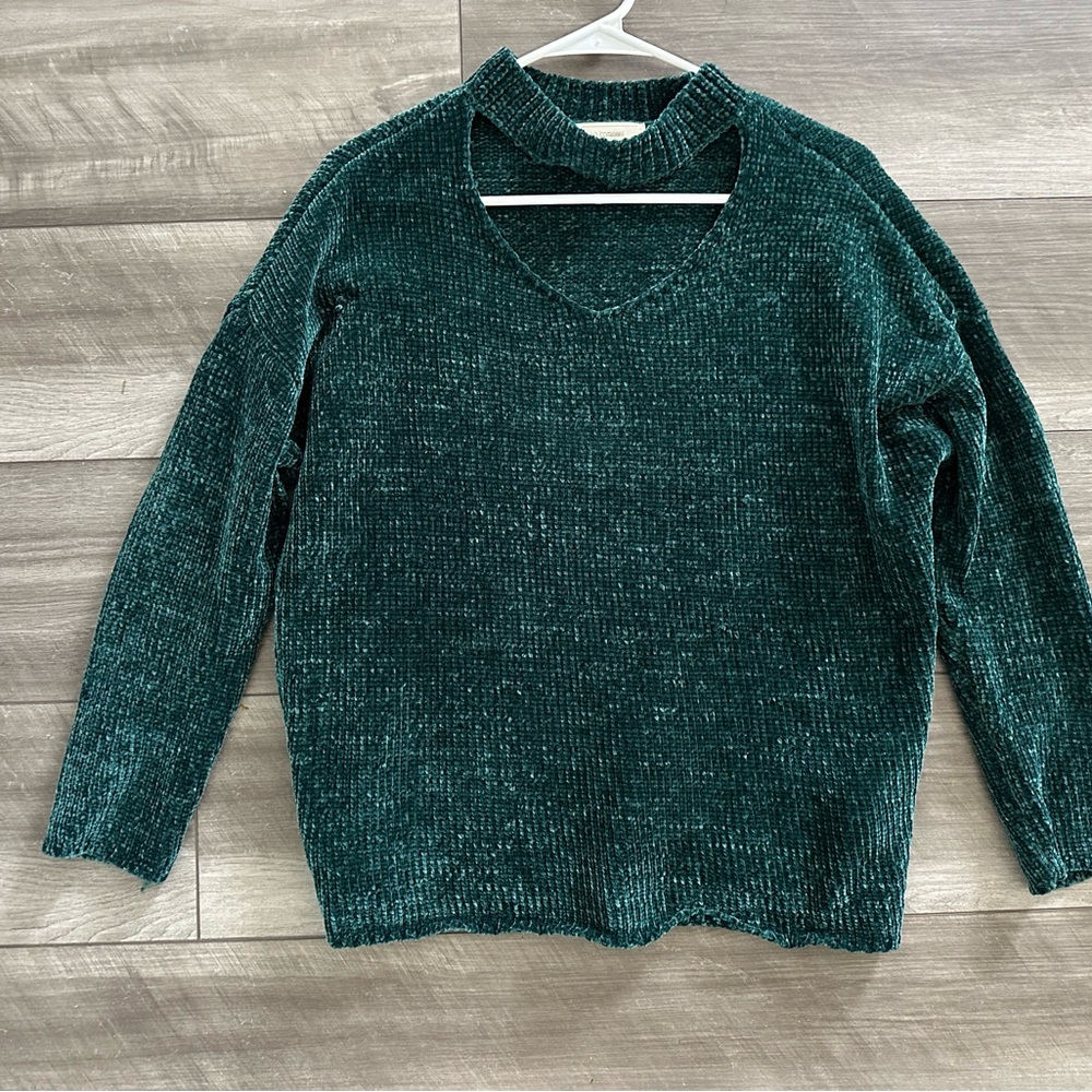 Cozy Green V-Neck Sweater with Textured Knit